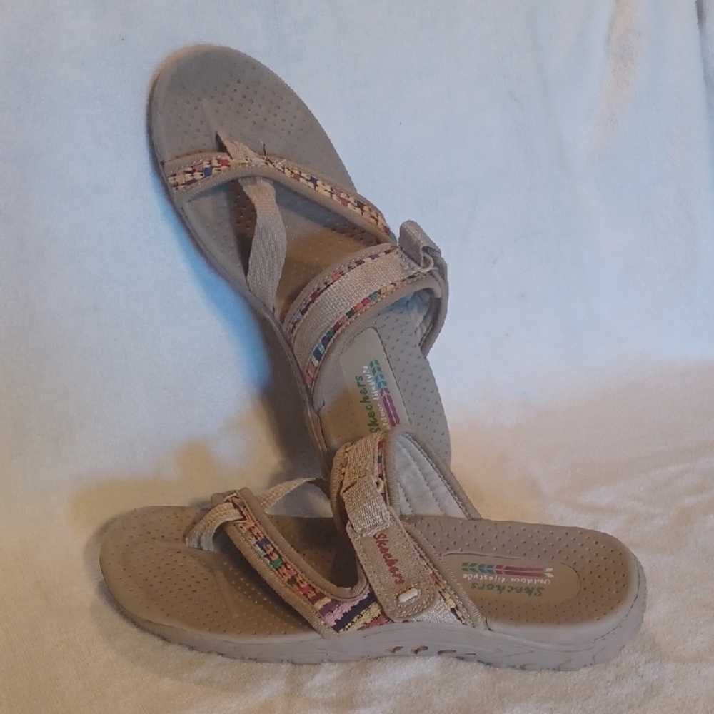 Skechers Women's Beige and Multicolor Sandals Size 7